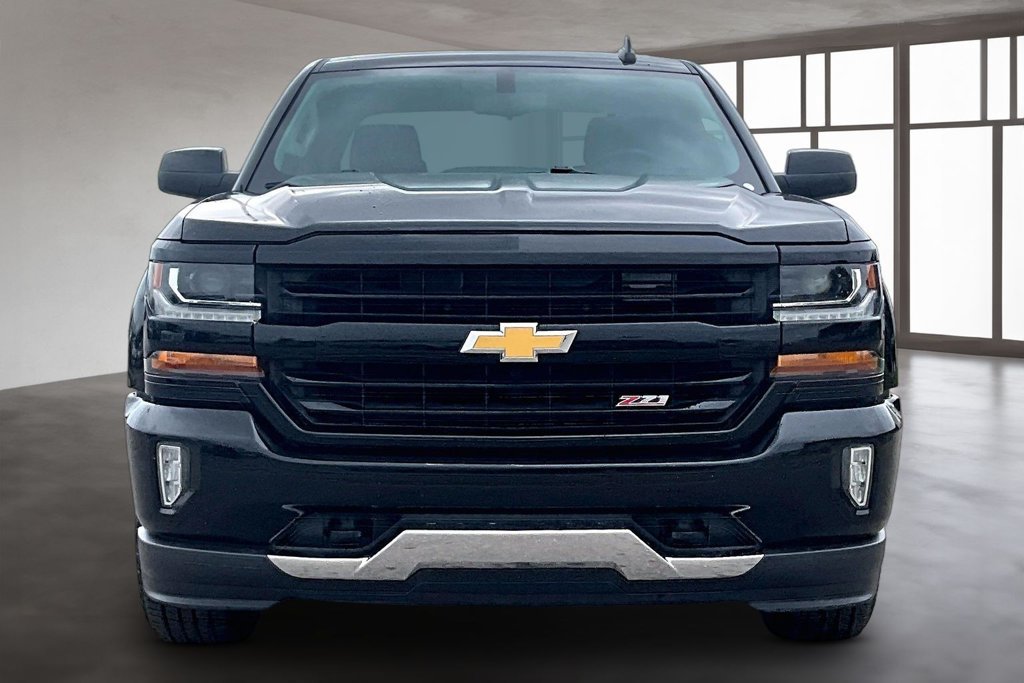 Used 2018 Chevrolet Silverado 1500 LT w/ Texas Edition AWD/4WD image 3