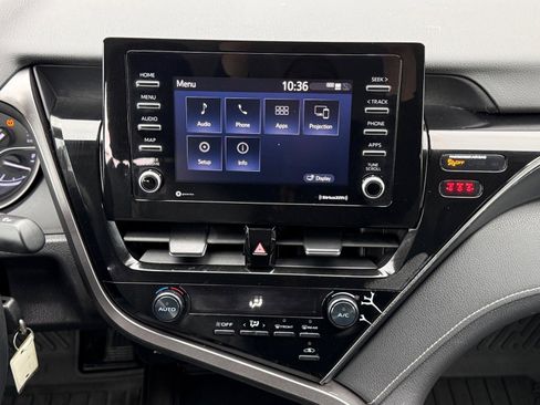 Used 2021 Toyota Camry SE image 18