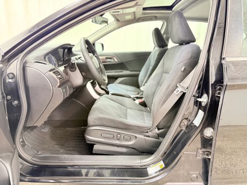 Used 2017 Honda Accord EX image 13