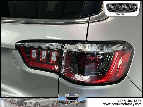 Used 2022 Jeep Compass Limited image 11