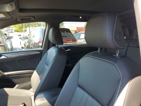 Used 2024 Volkswagen Tiguan SE R-Line image 16