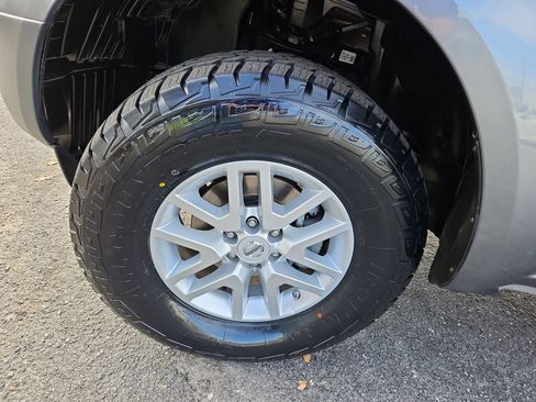 Used 2019 Nissan Frontier SV image 28