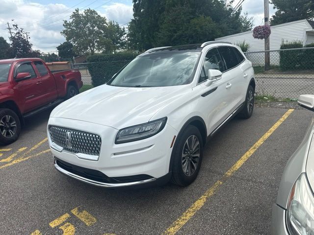 Used 2022 Lincoln Nautilus Reserve AWD/4WD image 3
