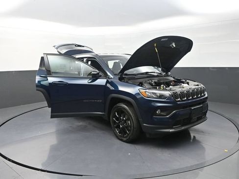 New 2026 Jeep Compass Latitude AWD/4WD image 32
