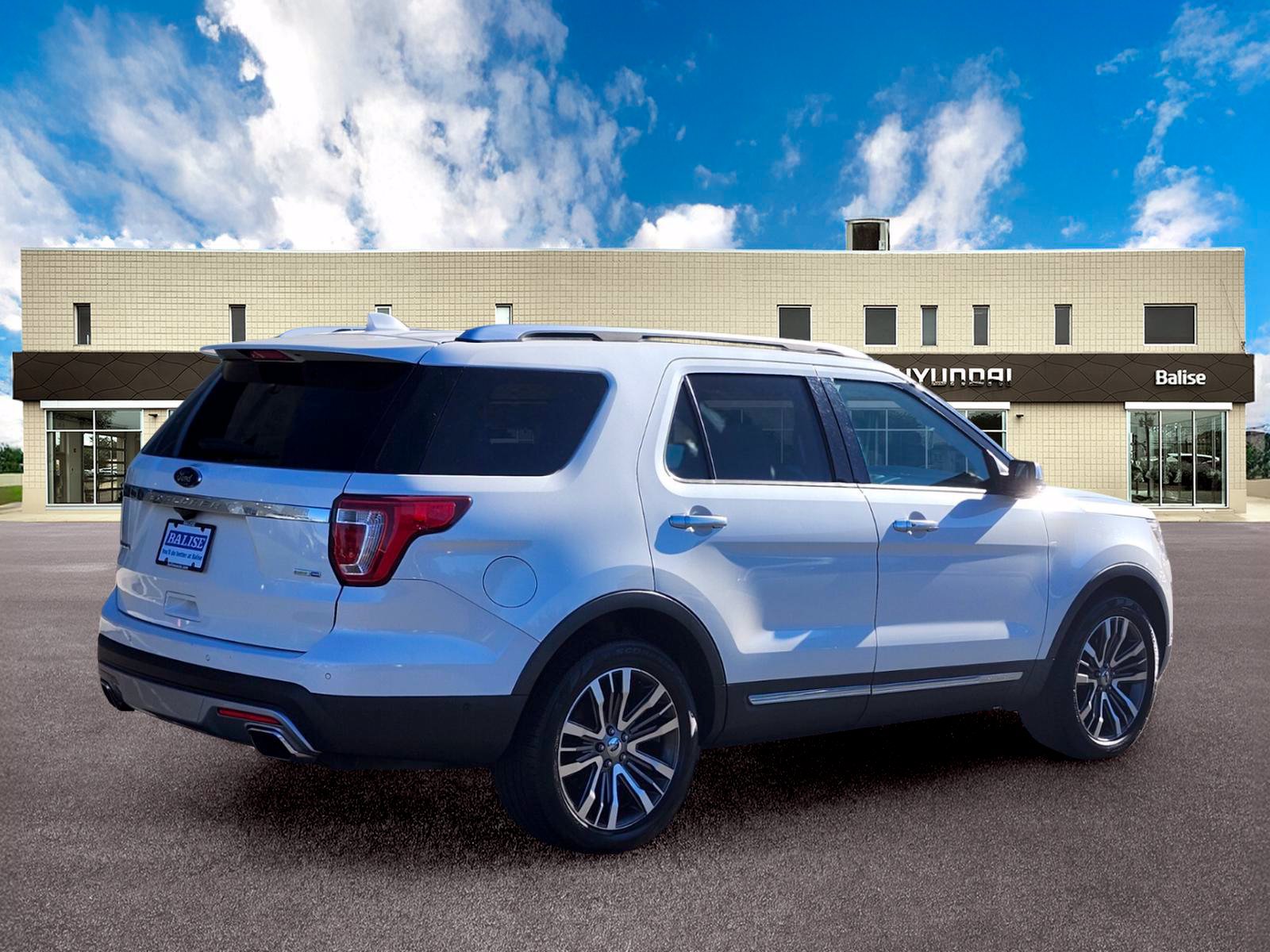 Used 2017 Ford Explorer Platinum AWD/4WD image 3