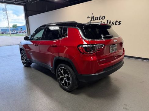 Used 2025 Jeep Compass Limited AWD/4WD image 2