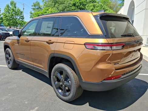 New 2026 Jeep Grand Cherokee Limited w/ Limited Altitude Package AWD/4WD image 4