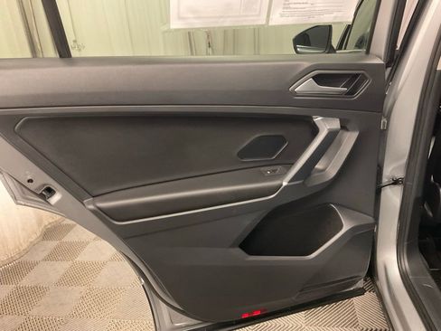Used 2020 Volkswagen Tiguan SE image 27