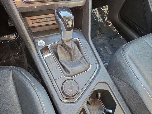 Used 2023 Volkswagen Tiguan SE image 30