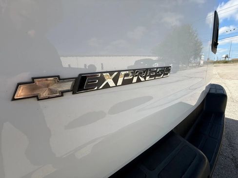 Used 2019 Chevrolet Express 2500 w/ Driver Convenience Package image 13
