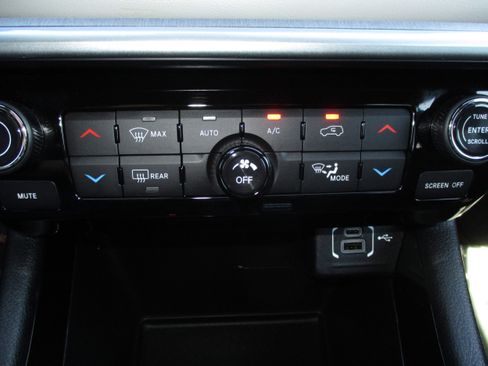 Used 2024 Jeep Compass Limited w/ Elite Group AWD/4WD image 31