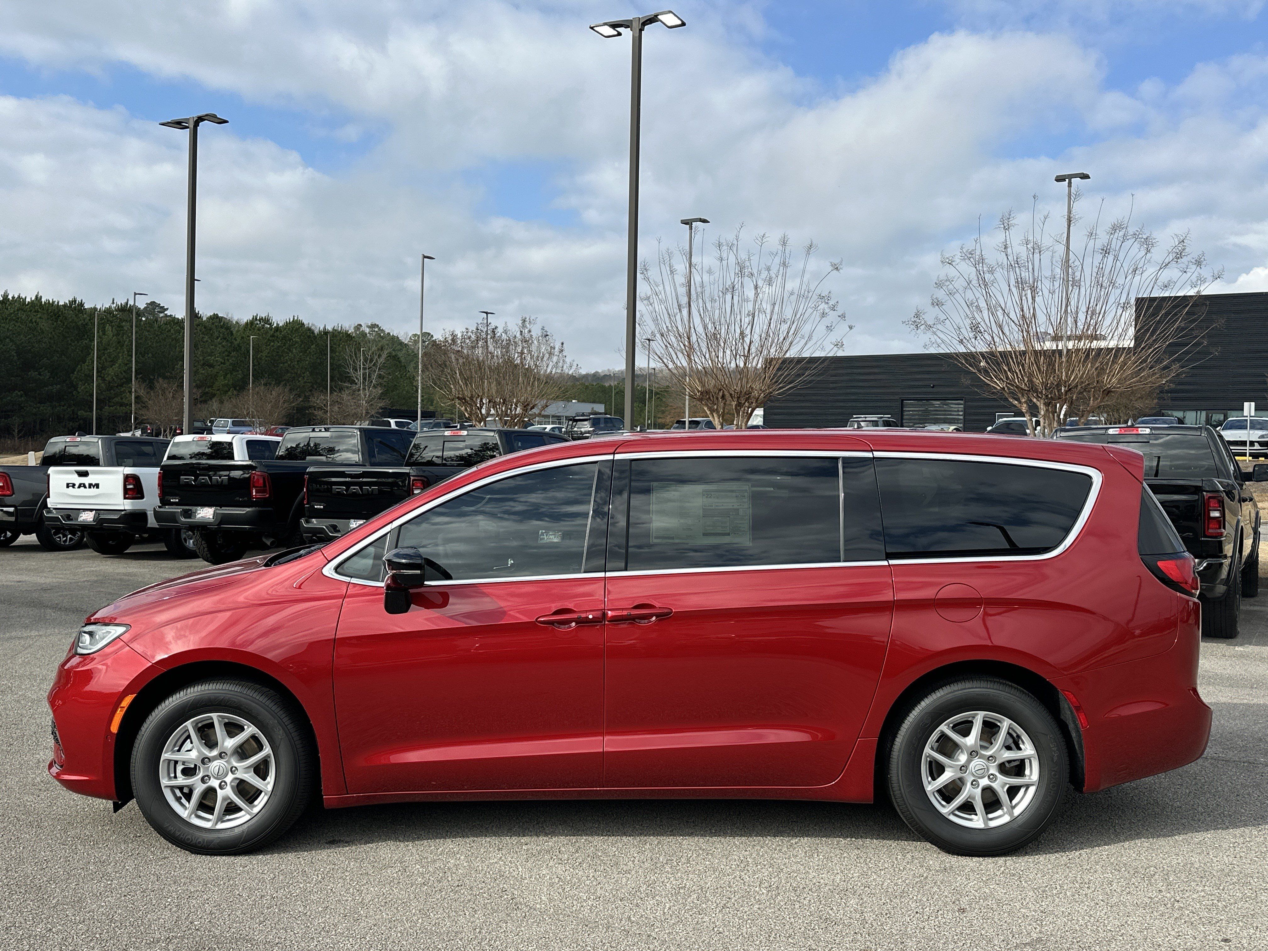 New 2026 Chrysler Pacifica Select FWD image 4
