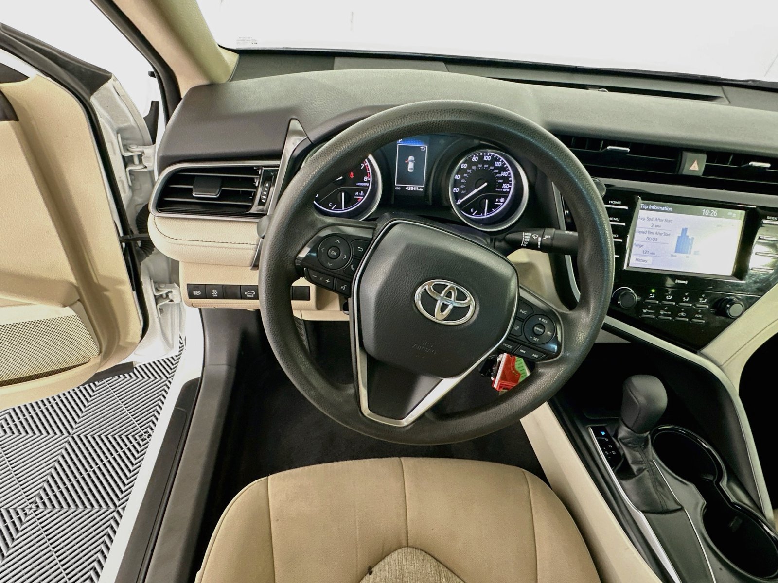 Used 2020 Toyota Camry LE FWD image 11