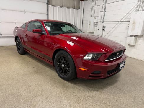 Used 2014 Ford Mustang Premium w/ Comfort Package RWD image 5