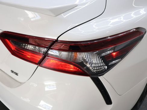 Used 2021 Toyota Camry SE image 29