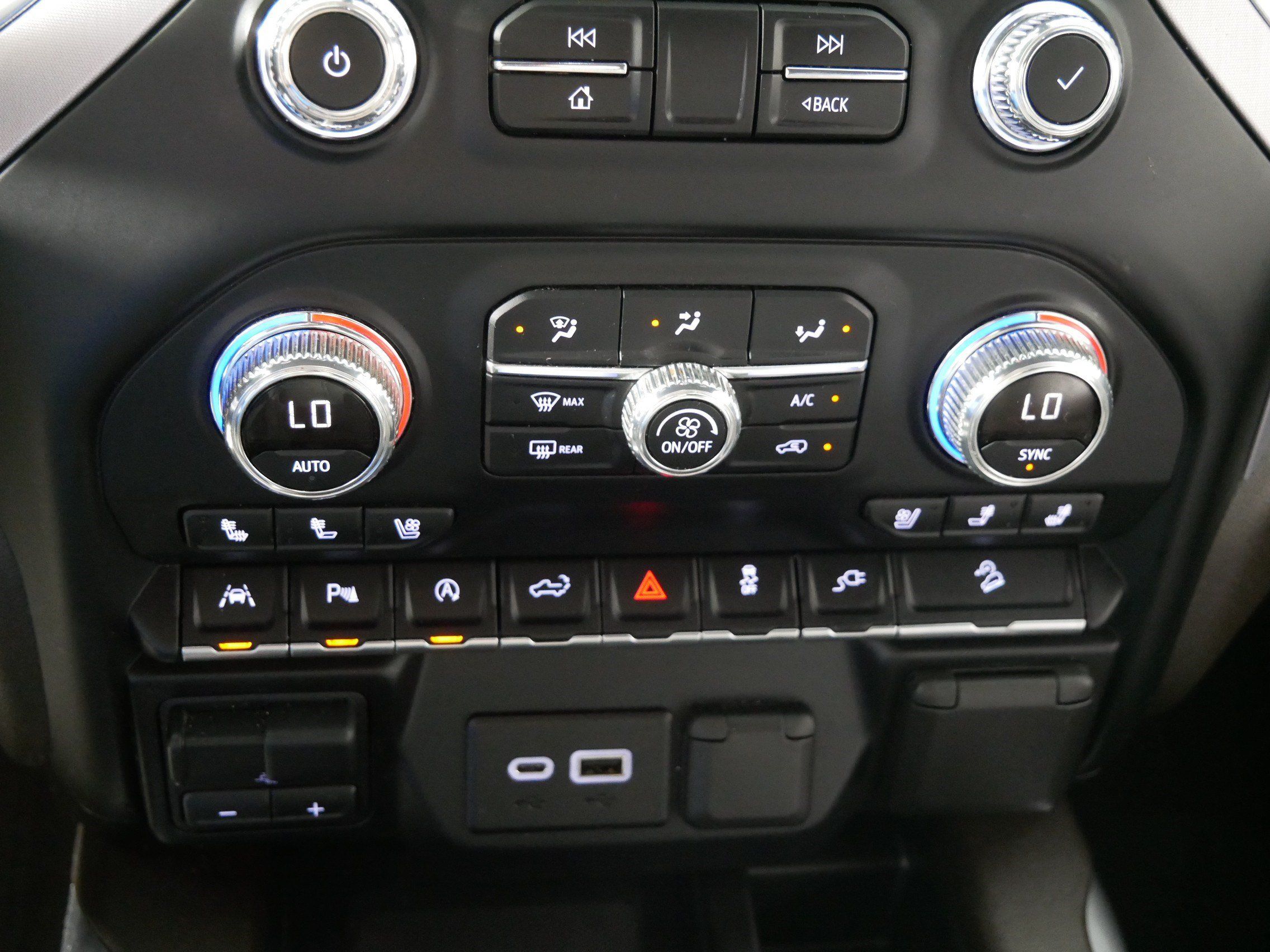 Used 2019 GMC Sierra 1500 SLT w/ SLT Premium Plus Package AWD/4WD image 23