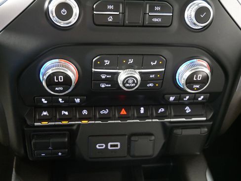 Used 2019 GMC Sierra 1500 SLT w/ SLT Premium Plus Package AWD/4WD image 23