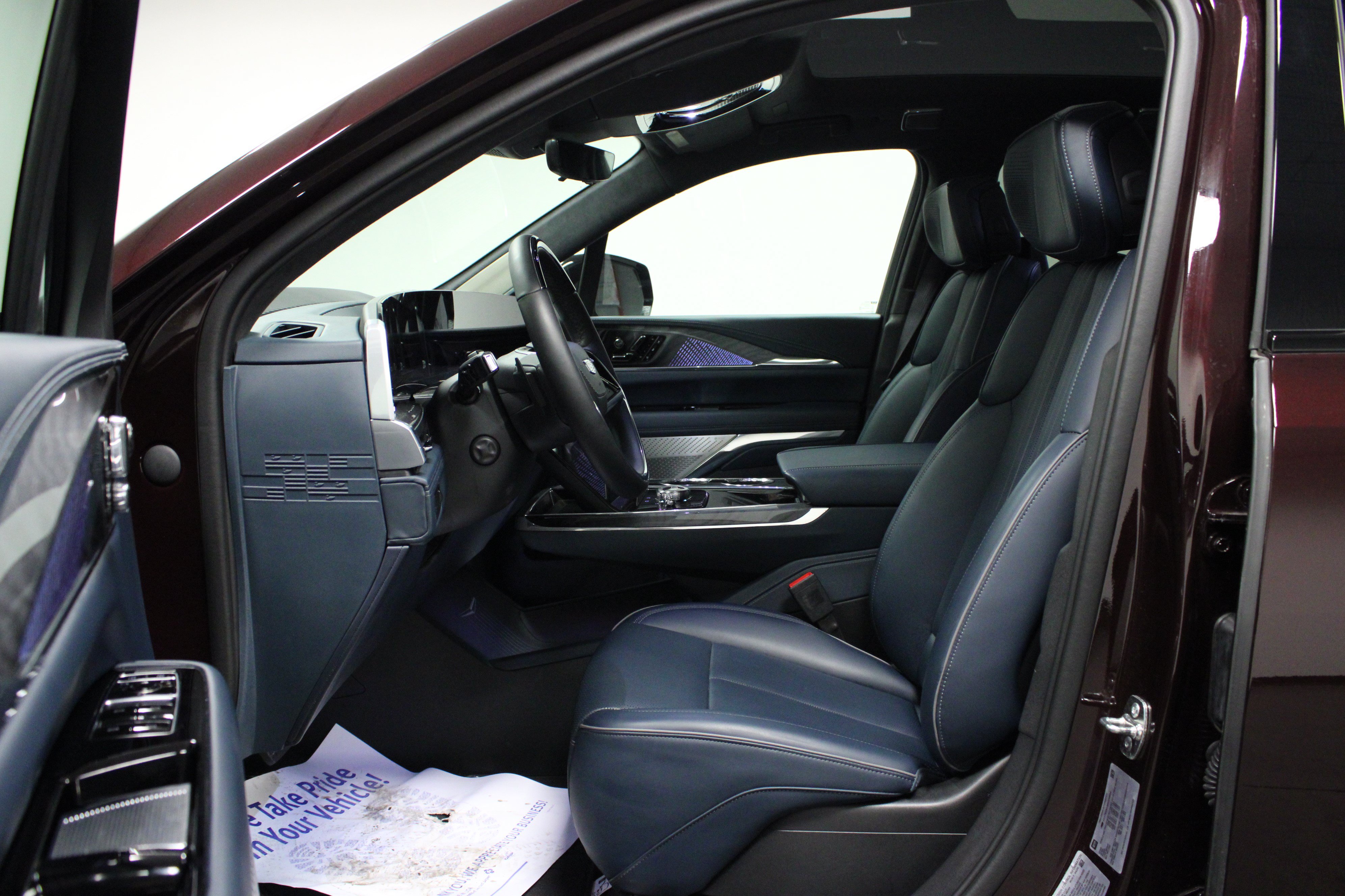Used 2025 Cadillac Escalade IQ Luxury 2 w/ LPO, Premium Carpet Package AWD/4WD image 12