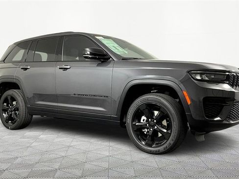 New 2025 Jeep Grand Cherokee Altitude image 3