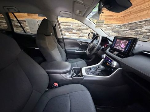 Used 2021 Toyota RAV4 XLE AWD/4WD image 16