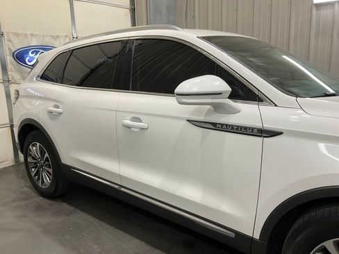 Used 2022 Lincoln Nautilus FWD w/ Premium Package image 2