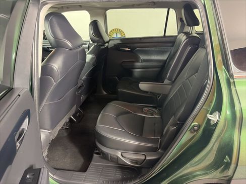 Used 2023 Toyota Highlander XLE AWD/4WD image 13