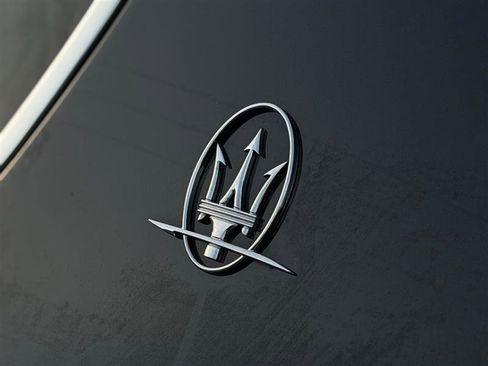 Used 2020 Maserati Levante image 14