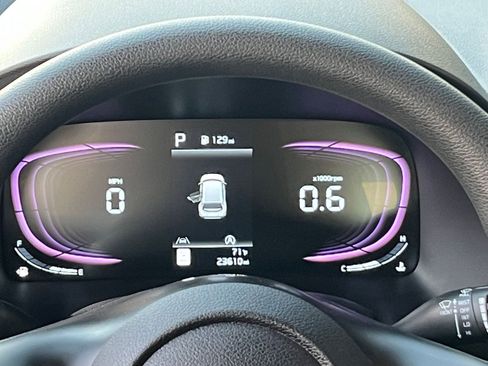 Used 2025 Kia Soul LX w/ LX Technology Package FWD image 40