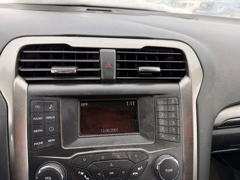 Used 2017 Ford Fusion SE w/ Equipment Group 201A image 19