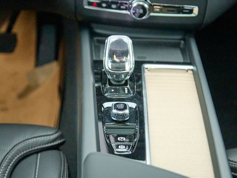 New 2026 Volvo XC60 B5 Ultra w/ Climate Package image 29