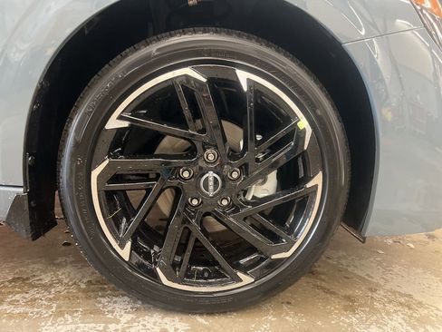 New 2026 Nissan Sentra SR w/ Floor Mat Package FWD image 22