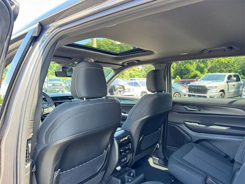 New 2025 Jeep Grand Cherokee L Laredo w/ Luxury Tech Group I image 18