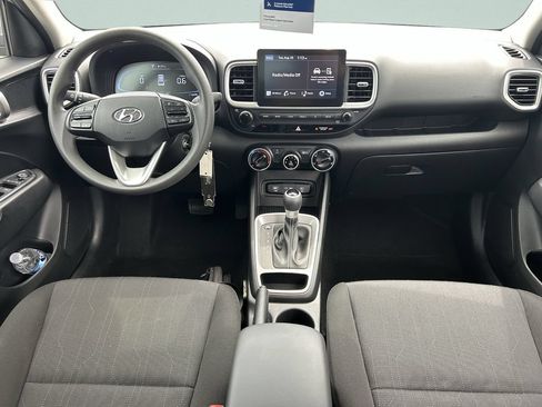 Certified 2024 Hyundai Venue SE FWD image 17