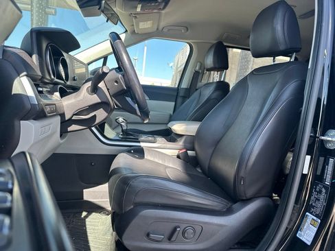 Used 2022 Kia Carnival LX FWD image 12
