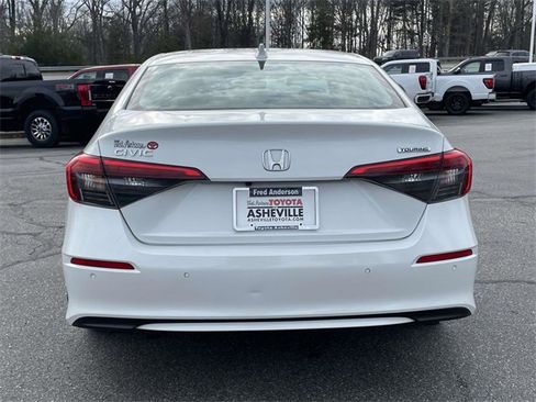 Used 2022 Honda Civic Touring image 4