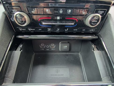 Used 2023 Jeep Grand Cherokee Summit w/ Luxury Tech Group V AWD/4WD image 23