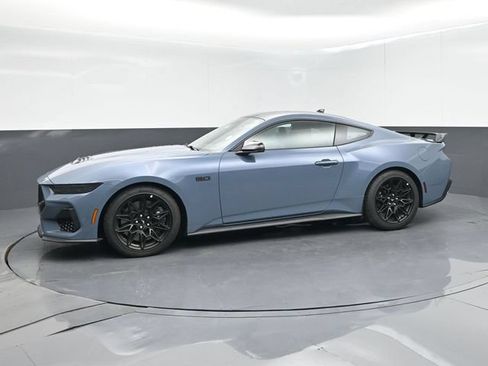 Used 2025 Ford Mustang GT Premium w/ GT Performance Package RWD image 5