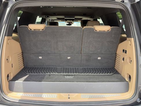 Used 2019 Cadillac Escalade Platinum AWD/4WD image 11