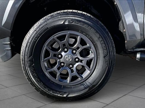 Used 2017 Toyota Tacoma SR5 w/ Tow Package image 11