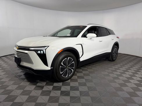 Used 2024 Chevrolet Blazer EV LT AWD/4WD image 3