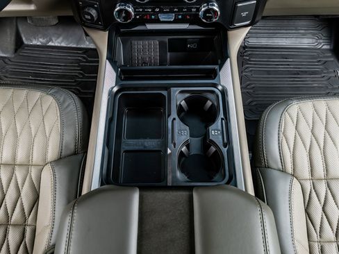 Used 2025 Ford F450 Platinum w/ Platinum Plus Package image 26