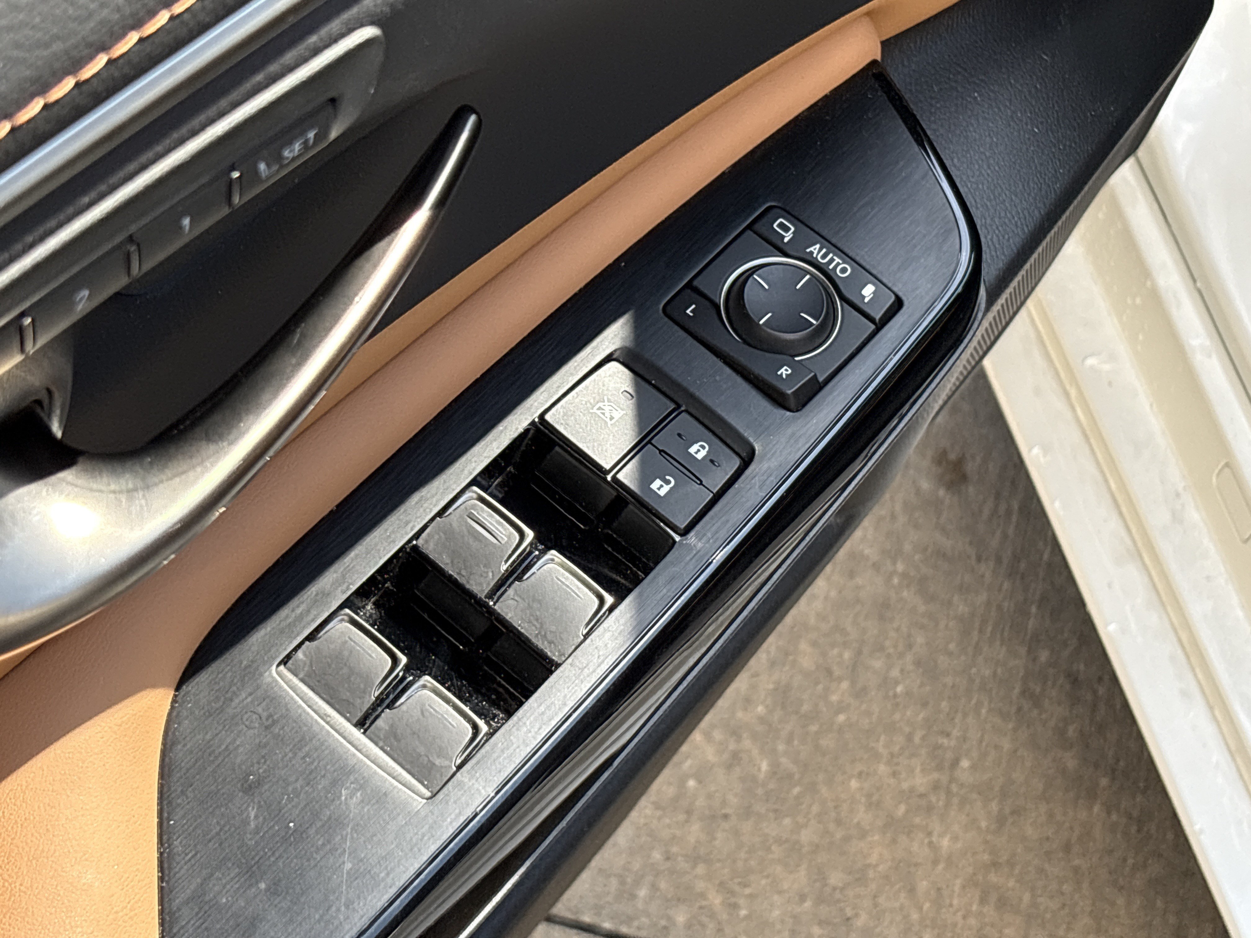 Used 2025 Lexus ES 350 Ultra Luxury FWD image 15