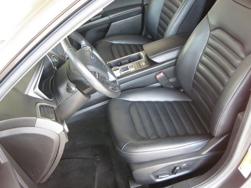 Used 2019 Ford Fusion SEL FWD image 13