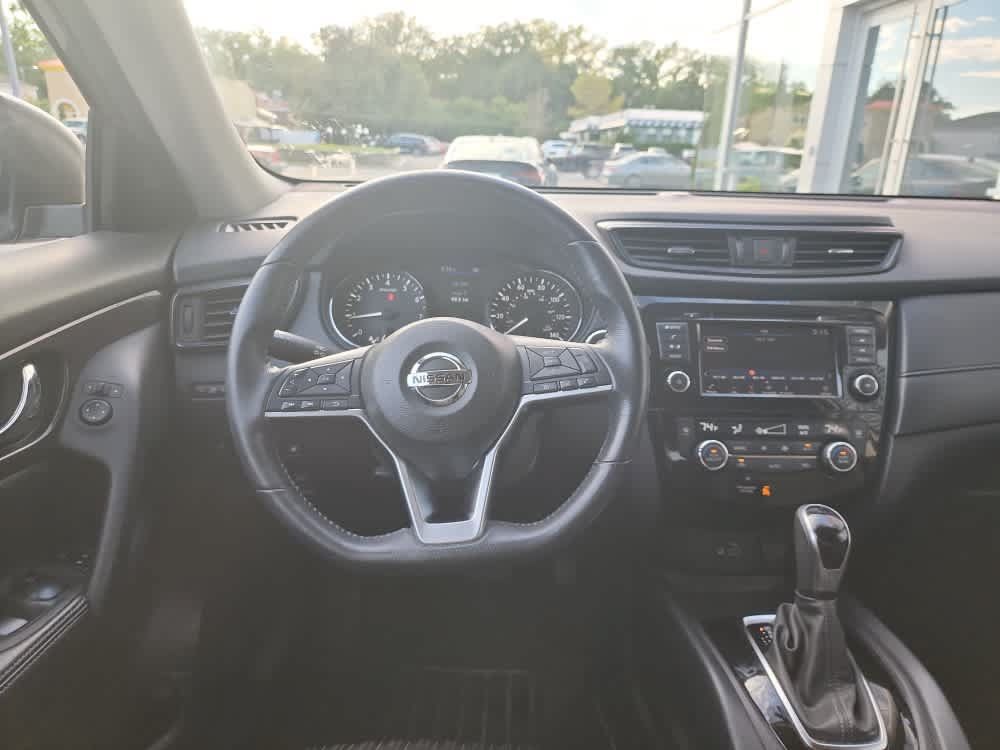 Used 2018 Nissan Rogue SV AWD/4WD image 16