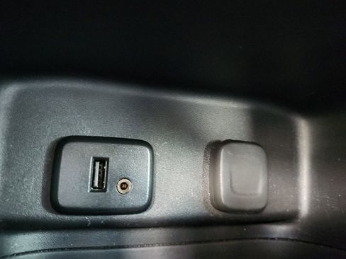 Used 2018 Chevrolet Equinox LT image 29