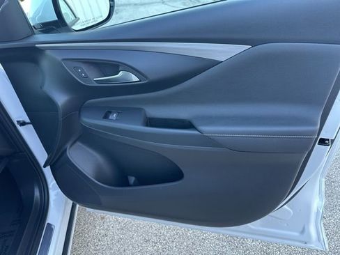 Used 2025 Buick Envista Avenir image 41