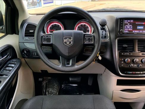 Used 2020 Dodge Grand Caravan SE w/ UConnect Hands-Free Group image 6