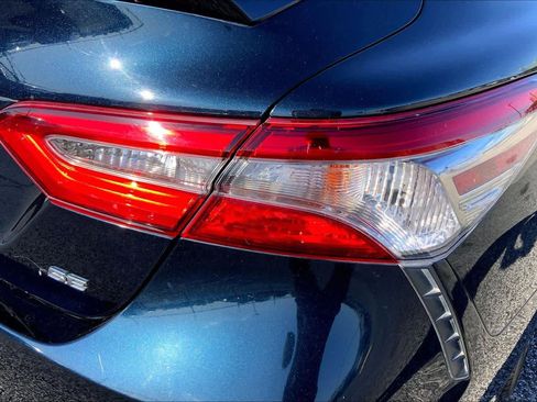 Used 2018 Toyota Camry SE w/ Convenience Package FWD image 30