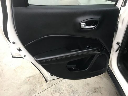 Used 2018 Jeep Compass Latitude w/ Cold Weather Group image 23