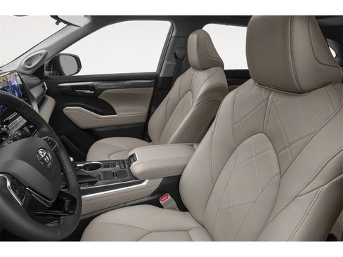 Used 2020 Toyota Highlander Platinum image 6
